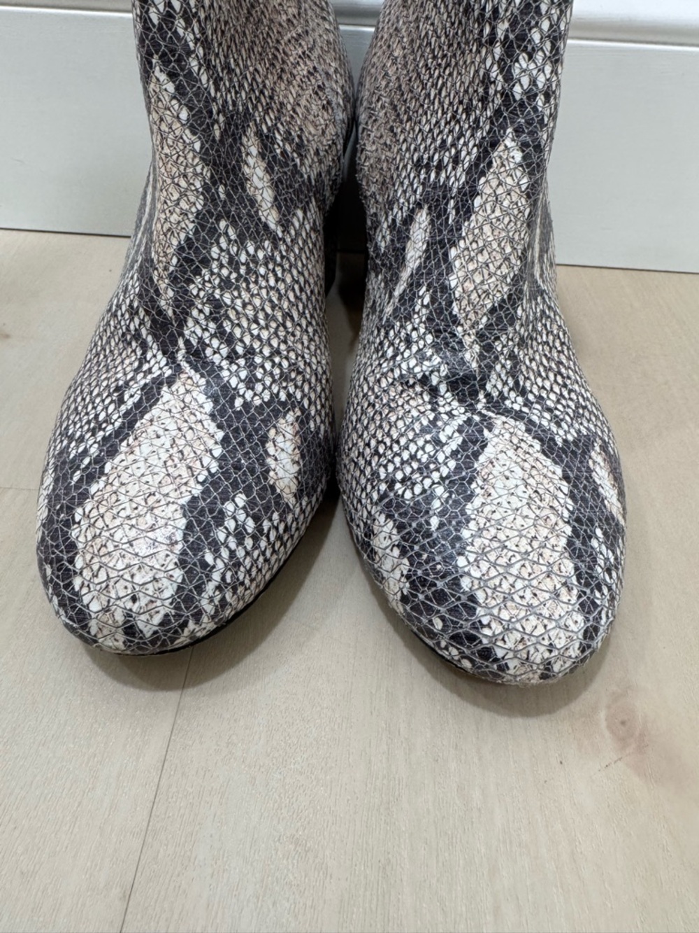 Able Women’s 8 Celina Snakeskin Ankle Boot Block Heel - Picture 5 of 16
